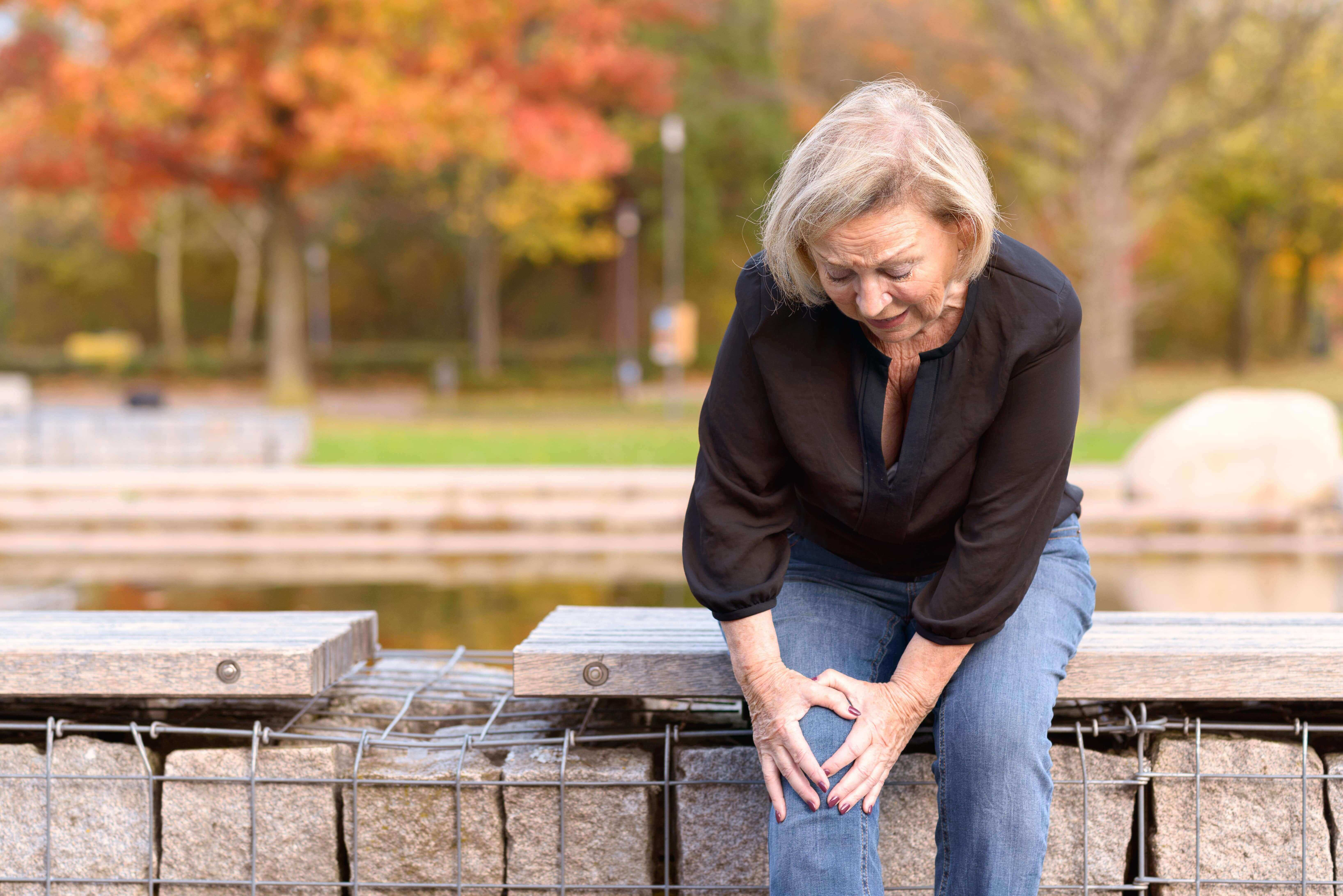 hip and knee pain? physical therapy can help you find relief